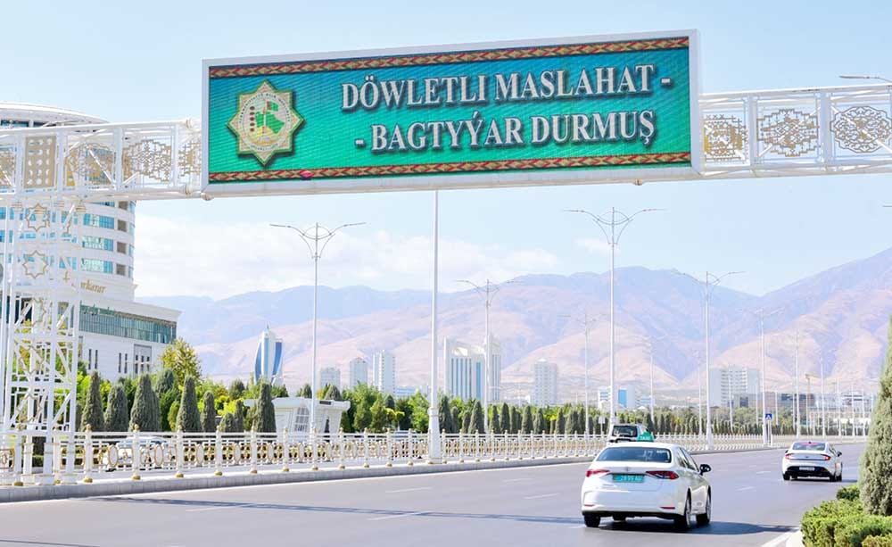 Halk Maslahatynyň mejlisine gatnaşyjylar Aşgabada geldiler