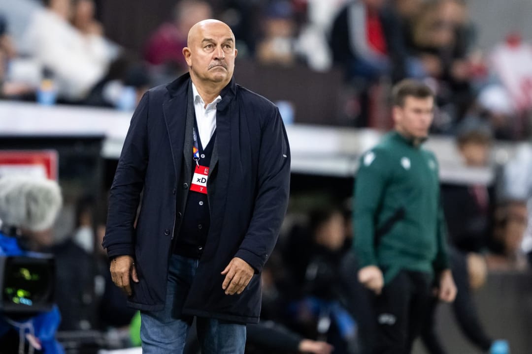 Станислав Черчесов покинул пост главного тренера сборной Казахстана по футболу