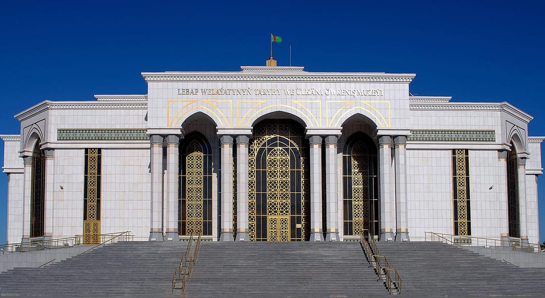 В музее Лебапа открылась выставка к 140-летию Ашхабада