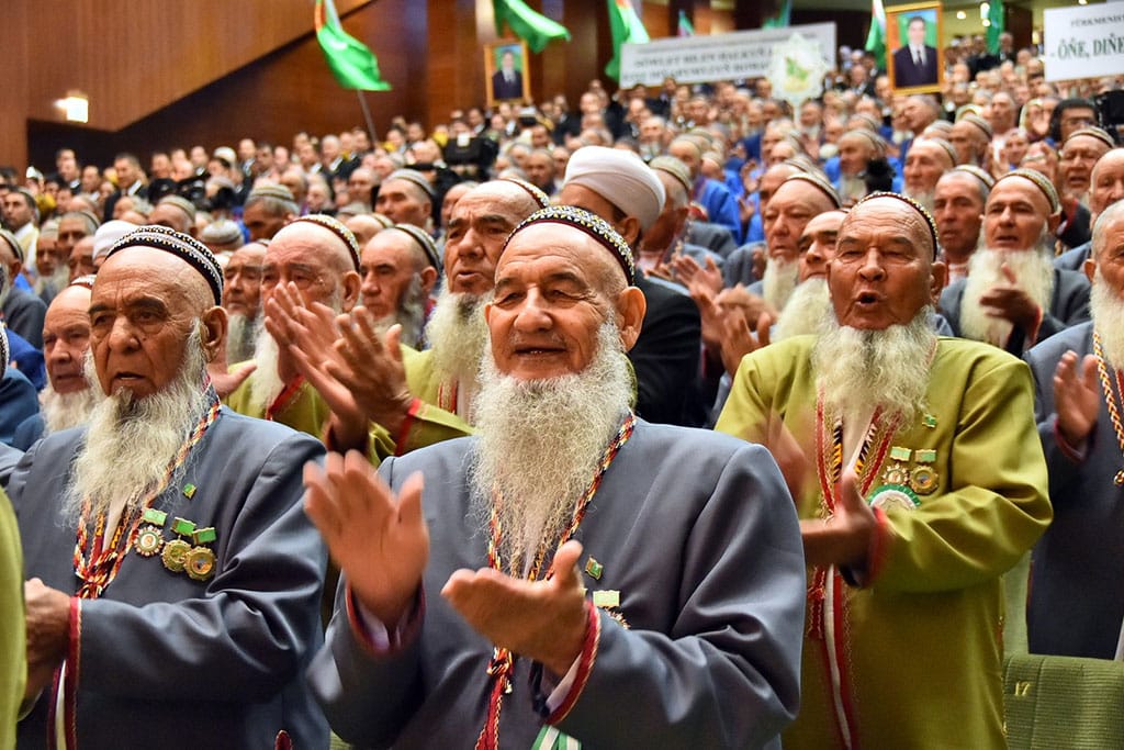 Сердар Бердымухамедов подписал Указ о присвоении звания «Почётный старейшина Туркменистана»