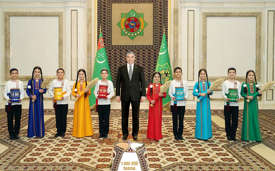 В Туркменистане собрали более 1 миллиона 400 тысяч тонн пшеницы