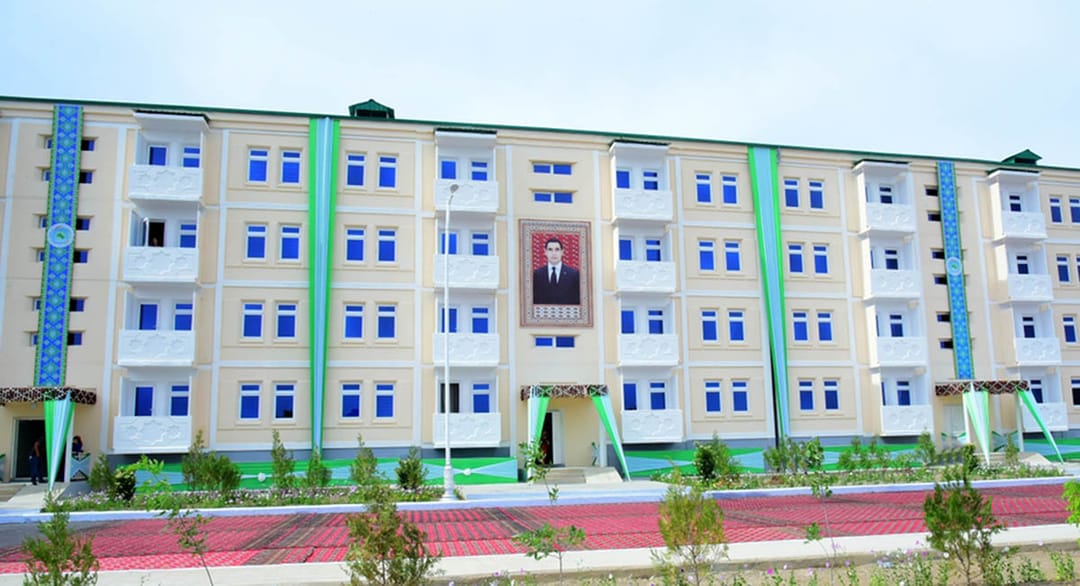 В Бюзмейинском этрапе Ашхабада сданы в эксплуатацию новые жилые дома