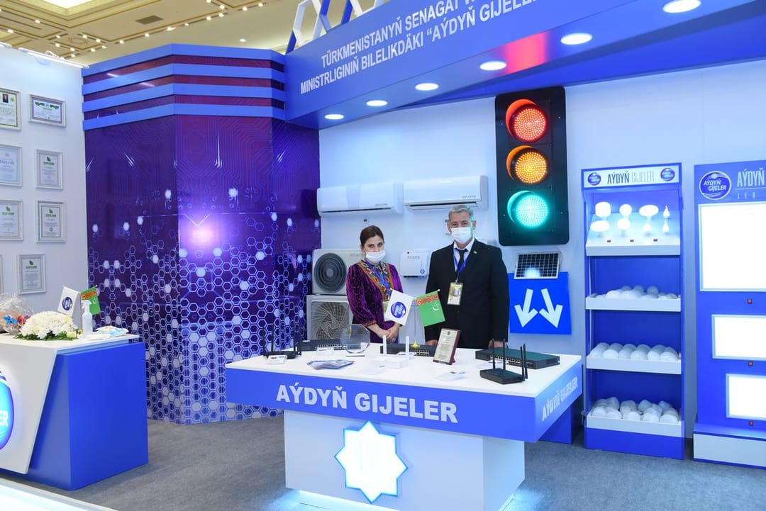 Türkmenistanda ýol yşyklary we belgileri öndüriler