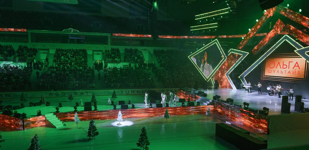 Aşkabat'taki Olga Schulteis ve Osman Navruzov'un verdiği ortak konserden fotoğraflar