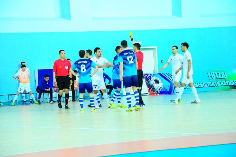 В Ашхабаде проходит семинар для судей по футзалу