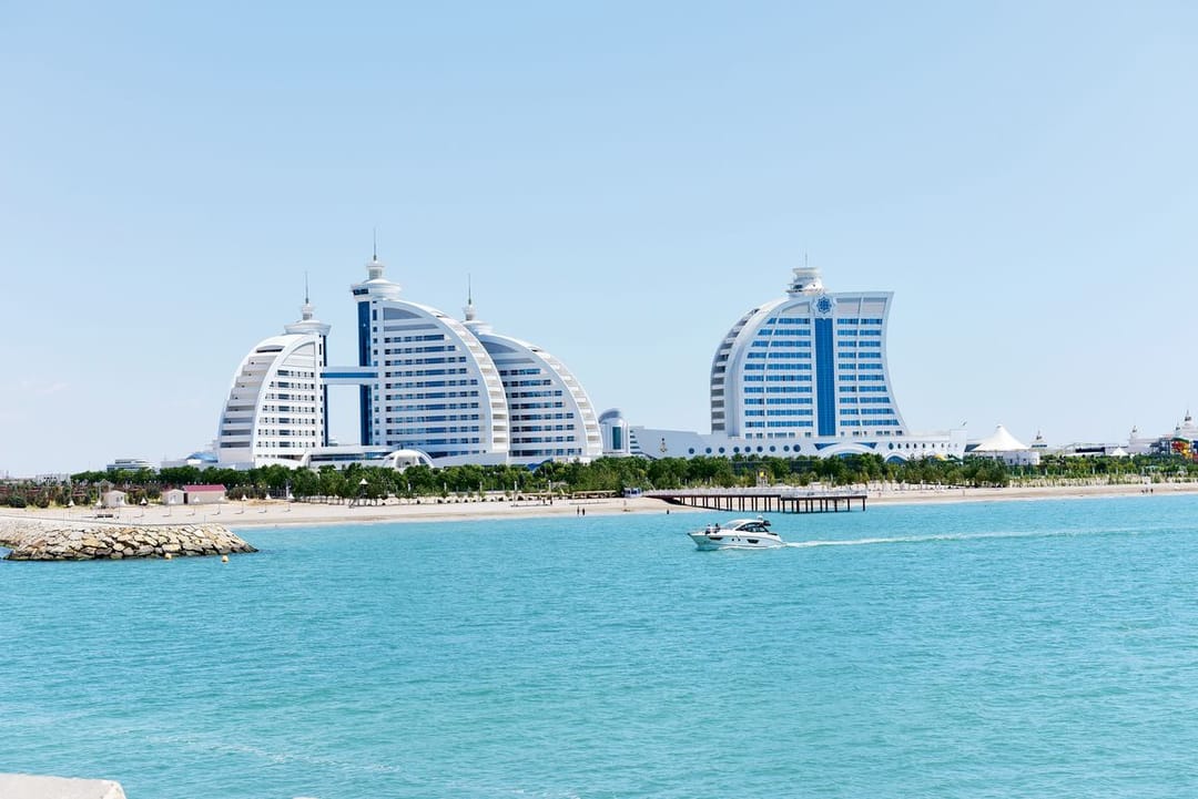 В городе Аркадаг построят высокоскоростные железные дороги в Ашхабад и Авазу