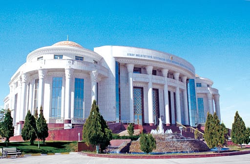 В Лебапском велаятском музыкально-драматическом театре отметили 40-летие со дня первой постановки