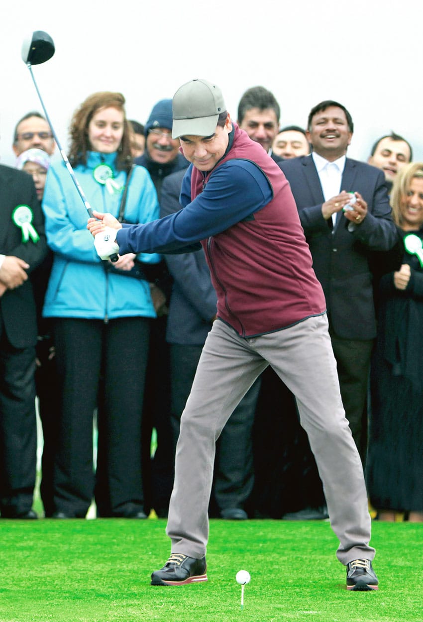 Президент Туркменистана открыл в Ашхабаде первый в стране гольф-клуб