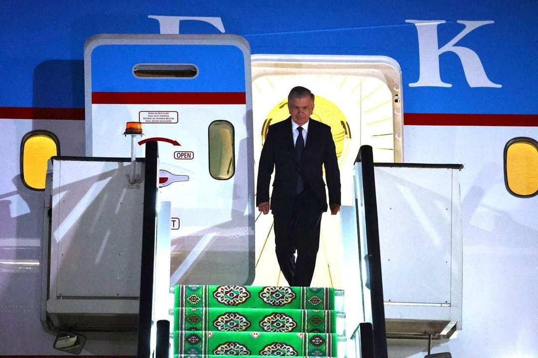Shavkat Mirziyoyev arrives in Ashgabat