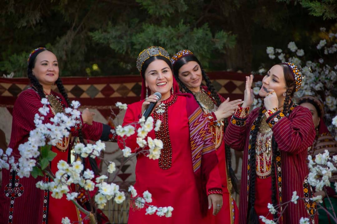 Magtymguly adyndaky milli sazly drama teatry «Bize Nowruz geldi» atly konserti bilen çykyş etdi