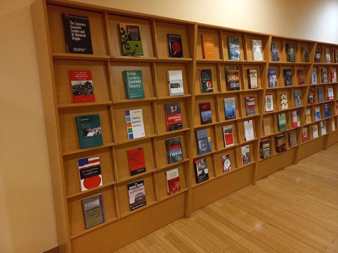 53 books about Japan were donated to the Turkmen university