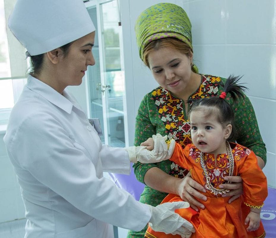 Türkmenistanda öňüni alyş sanjymlary geçirmegiň möhletleri we hökmany sanjym edilmäge degişli raýatlaryň toparlary tassyklandy