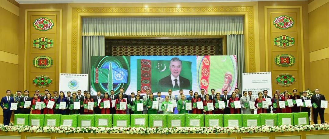 Tanyş boluň! Türkmenistanyň Ýaşlar baýragyna mynasyp bolan ýaşlar