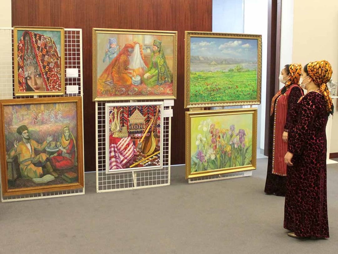 Aşgabatdaky Şekillendiriş sungaty muzeýinde Halkara zenanlar güni mynasybetli sergi geçirildi