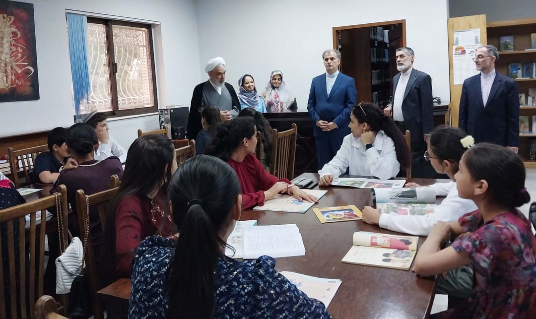 EYR-iň Beýik ruhy lideriniň orunbasary Eýranyň Medeniýet merkezine bardy