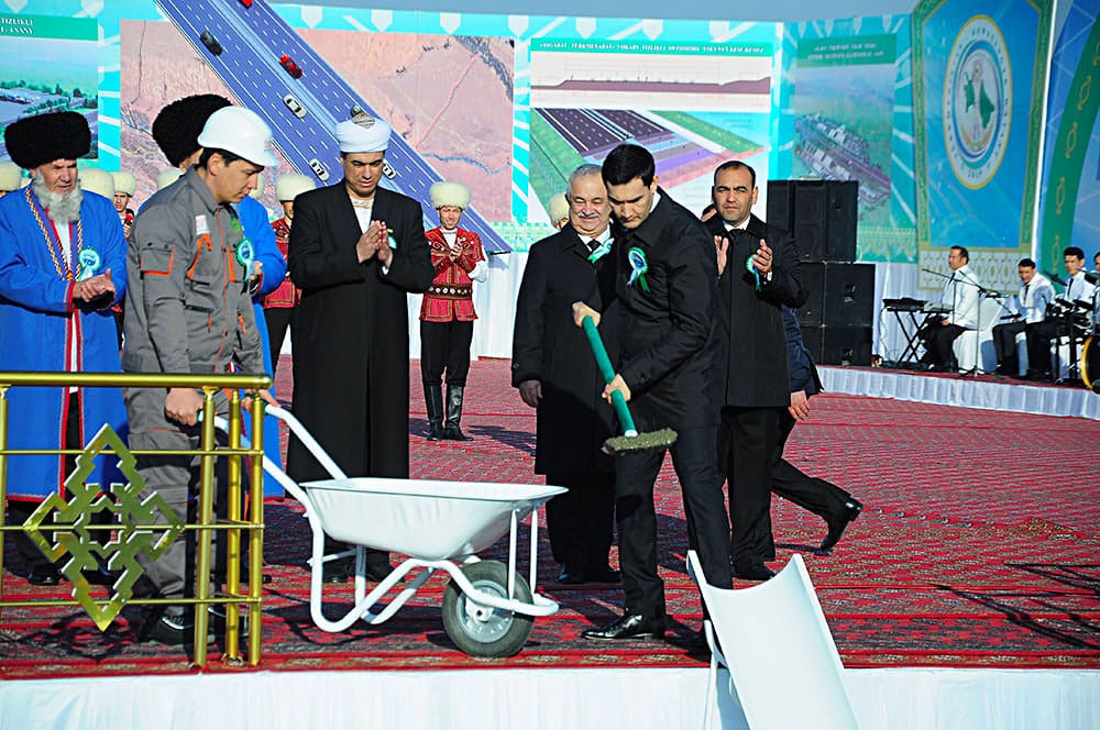 Сердар Бердымухамедов дал старт строительству автобана Ашхабад-Туркменабат стоимостью $ 2,3 млрд