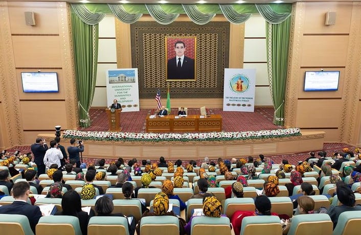 Стартовала первая в Туркменистане конференция для преподавателей английского языка 