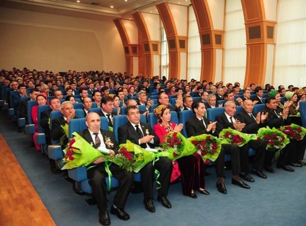 Награждение зарубежных дипломатов, бизнесменов и ученых