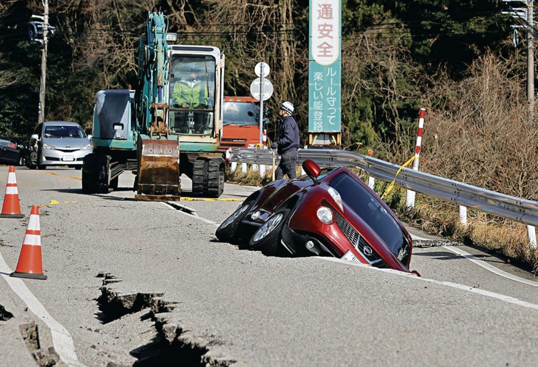Число жертв разрушительных землетрясений в Японии достигло 55 человек