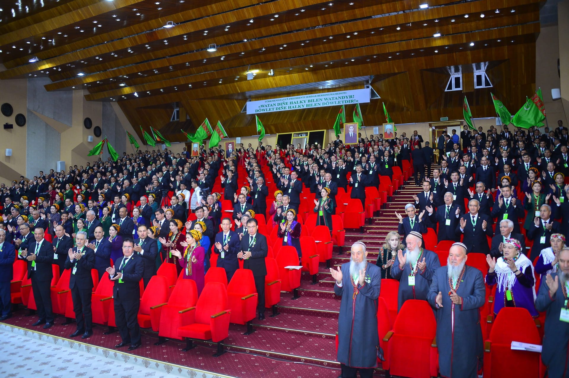 Aşgabatda Dünýä türkmenleriniň maslahaty geçirildi