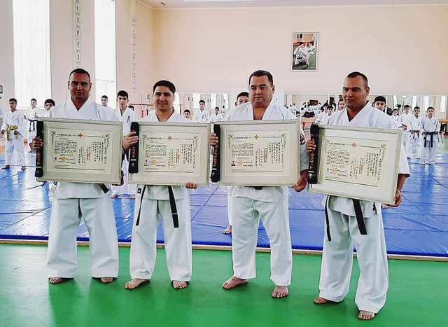 Четыре спортсмена из Туркменистана получили чёрный пояс первого дана от Международной организации карате