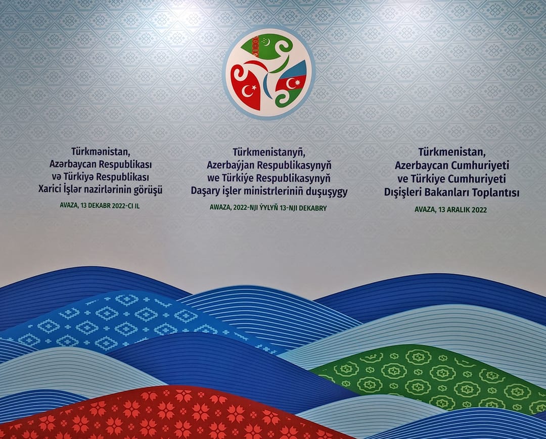 В Авазе прошли переговоры руководителей транспортных ведомств Туркменистана, Азербайджана и Турции