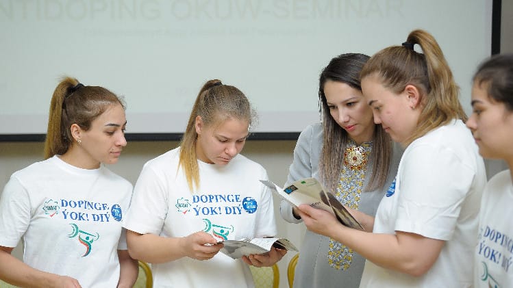 Сборная Туркменистана по тяжелой атлетике прибыла в Узбекистан для участия в ЧМ