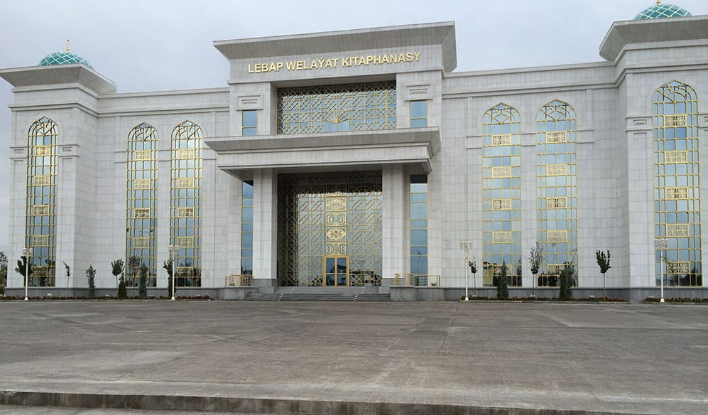 В велаятской библиотеке Лебапа показывают кукольные представления