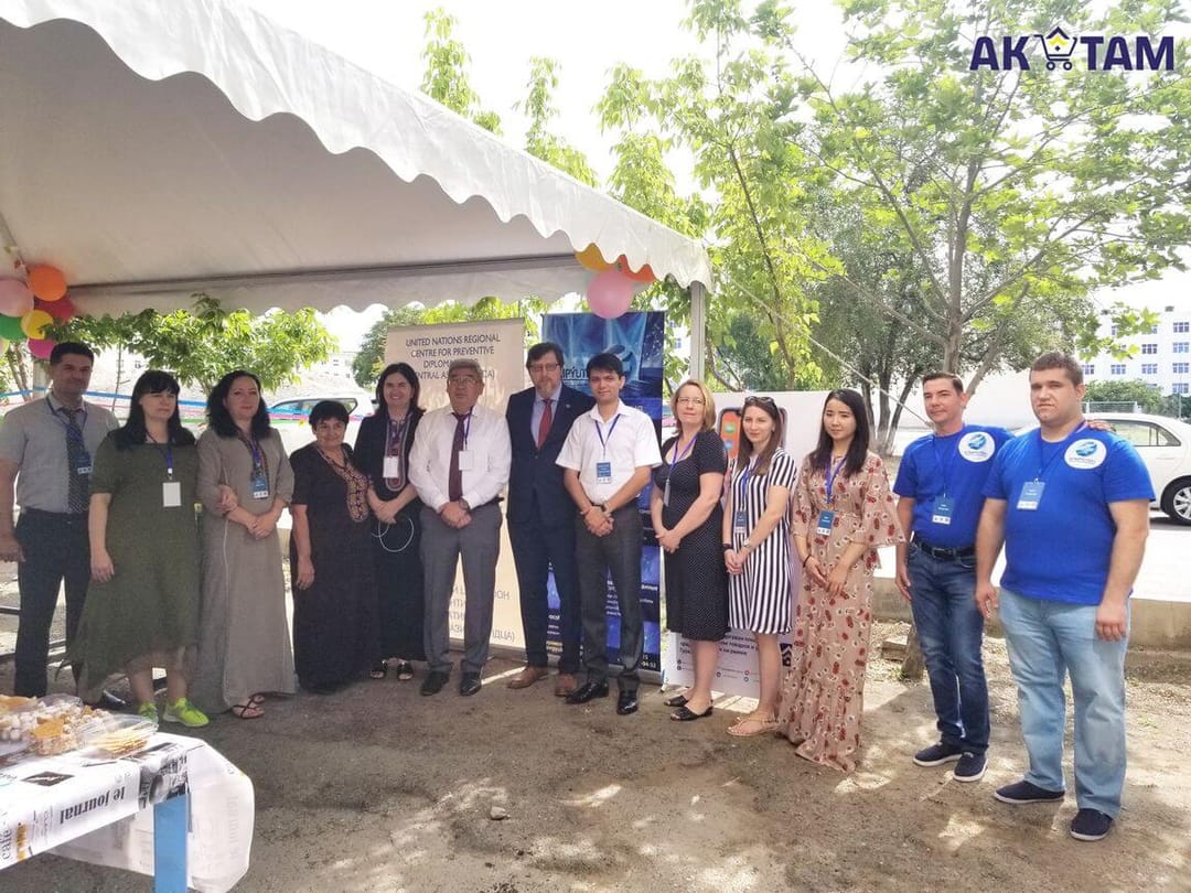 В Ашхабаде проходит первый день благотворительной акции от партнеров Aк Tam Bazary