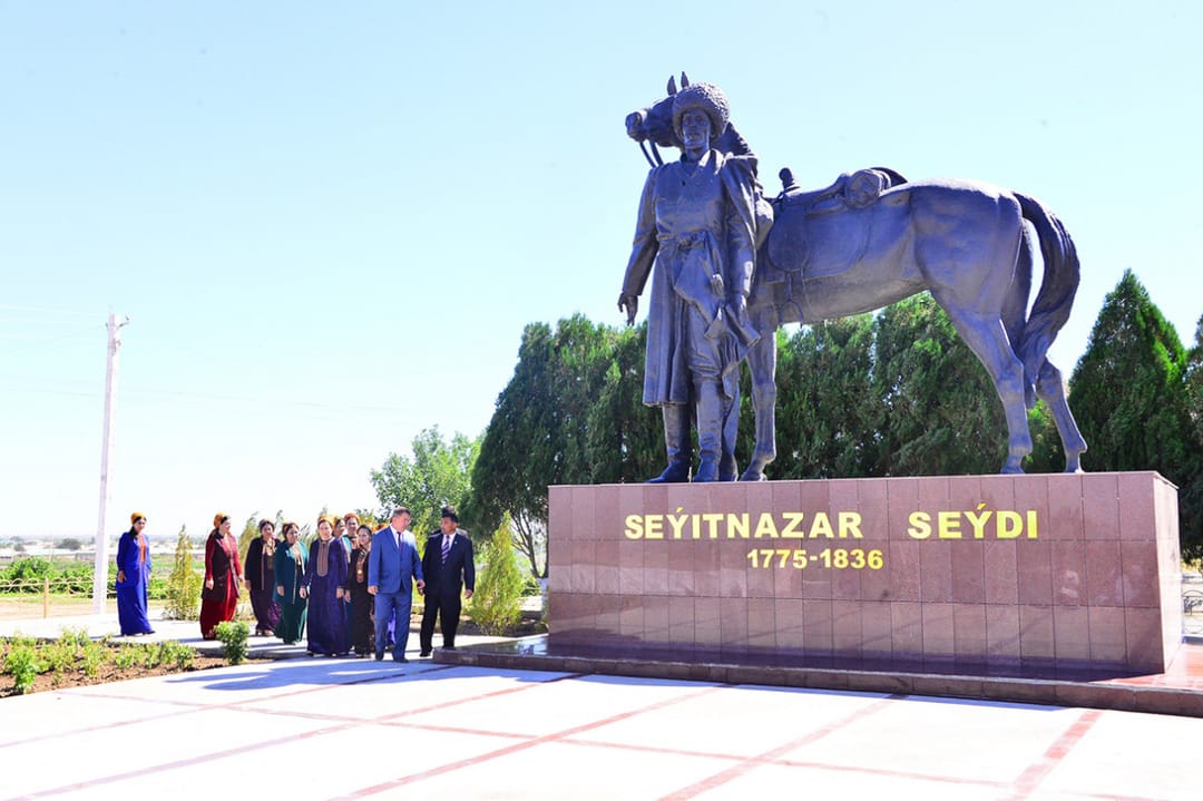 Medeniýet hepdeligi ― 2021: Seýitnazar Seýdiniň dogduk obasynda şahyrana çäre geçirildi