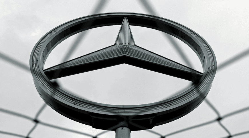 «Mercedes» howpsuzlyk ýassygy bilen bagly 220 müň awtoulagy yzyna çagyrýar