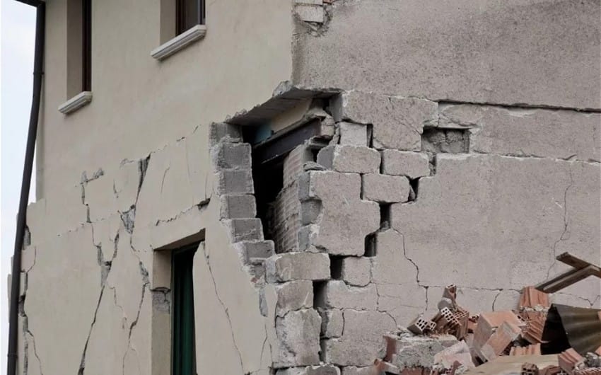 Täjigistanda ýer titredi