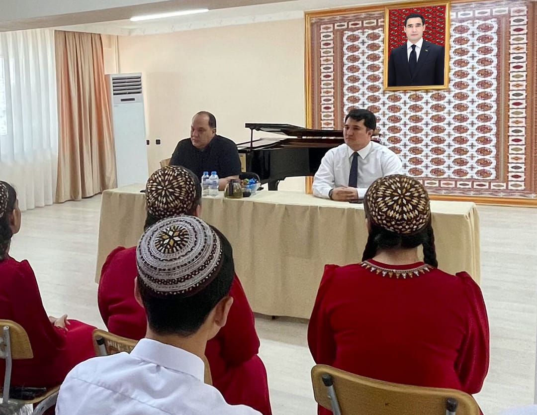 В музыкальном училище Ашхабада прошла встреча с автором «Симфонии Нейтралитета»