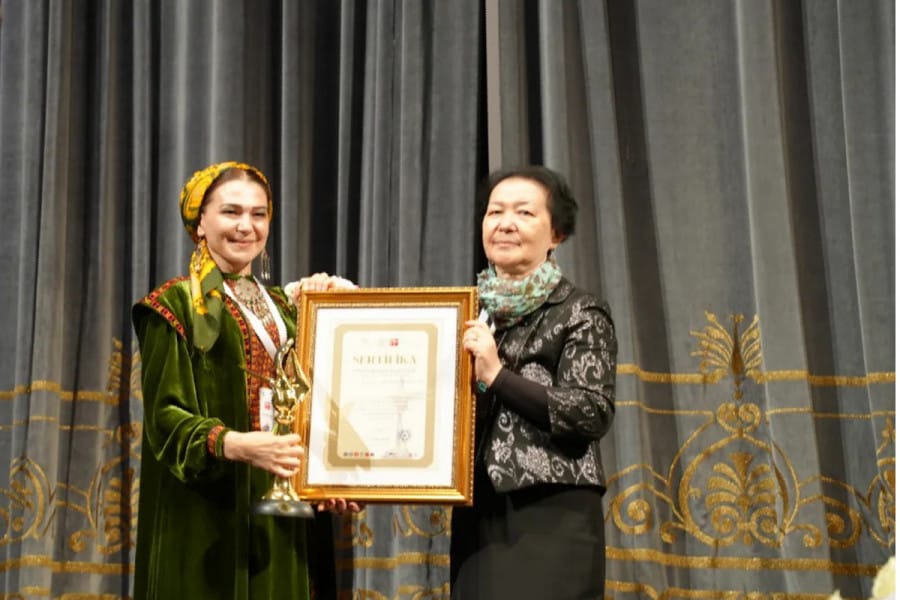 Gülnabat Abdullaýewa halkara festiwalyň «Iň gowy zenan keşbi üçin» baýragyna mynasyp boldy