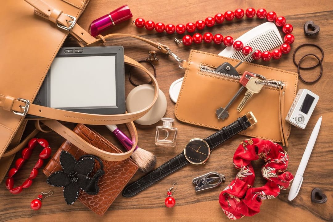 Медики рассказали, какие опасности таит в себе дамская сумочка