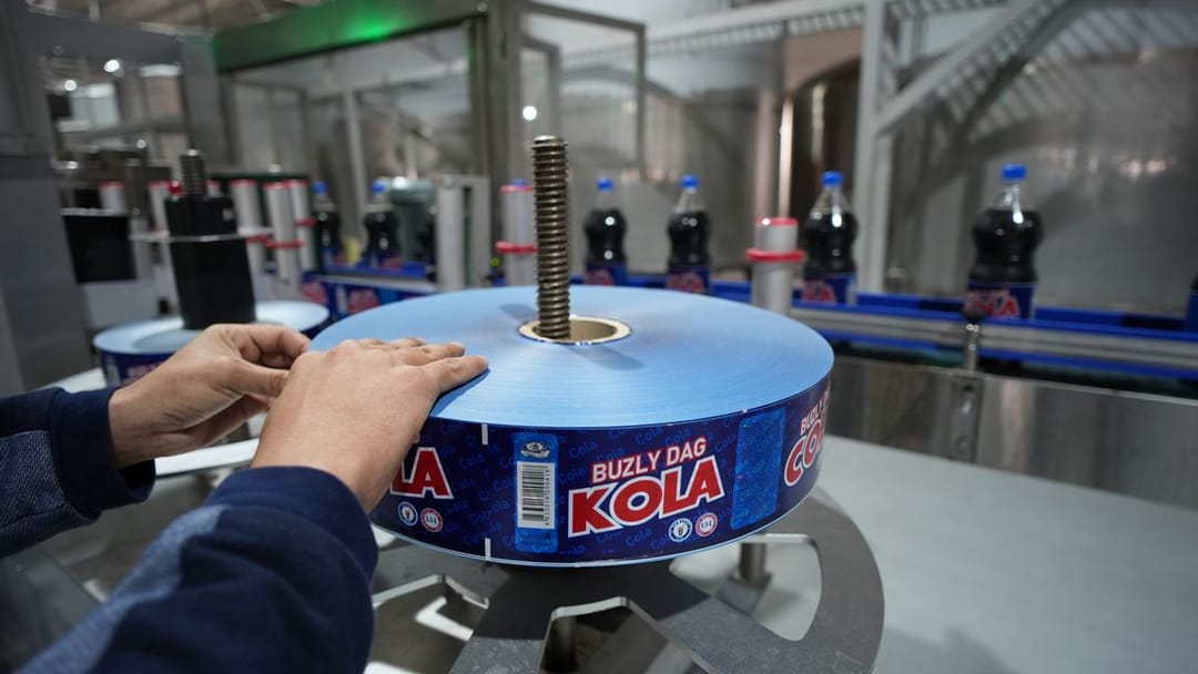 Turkmenportal побывал на производстве напитков Buzly Dag и узнал подробности выпуска сладкой газировки