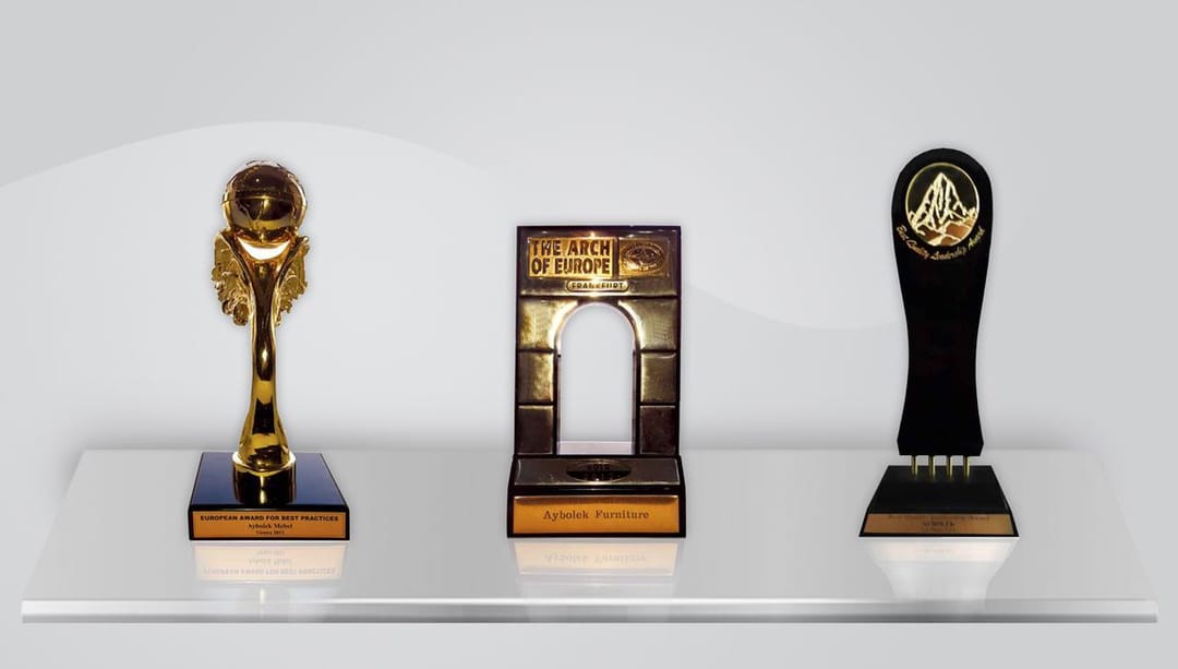 «Aýbölek» mebel dükanynyň hünärmeni kärhananyň halkara baýraklary barada gürrüň berdi