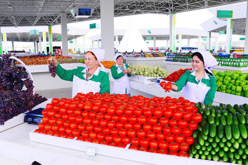 Türkmenistanda Bitaraplyk we Täze ýyl baýramlary mynasybetli baýramçylyk söwdalaryny guramaga taýýarlyk görülýär