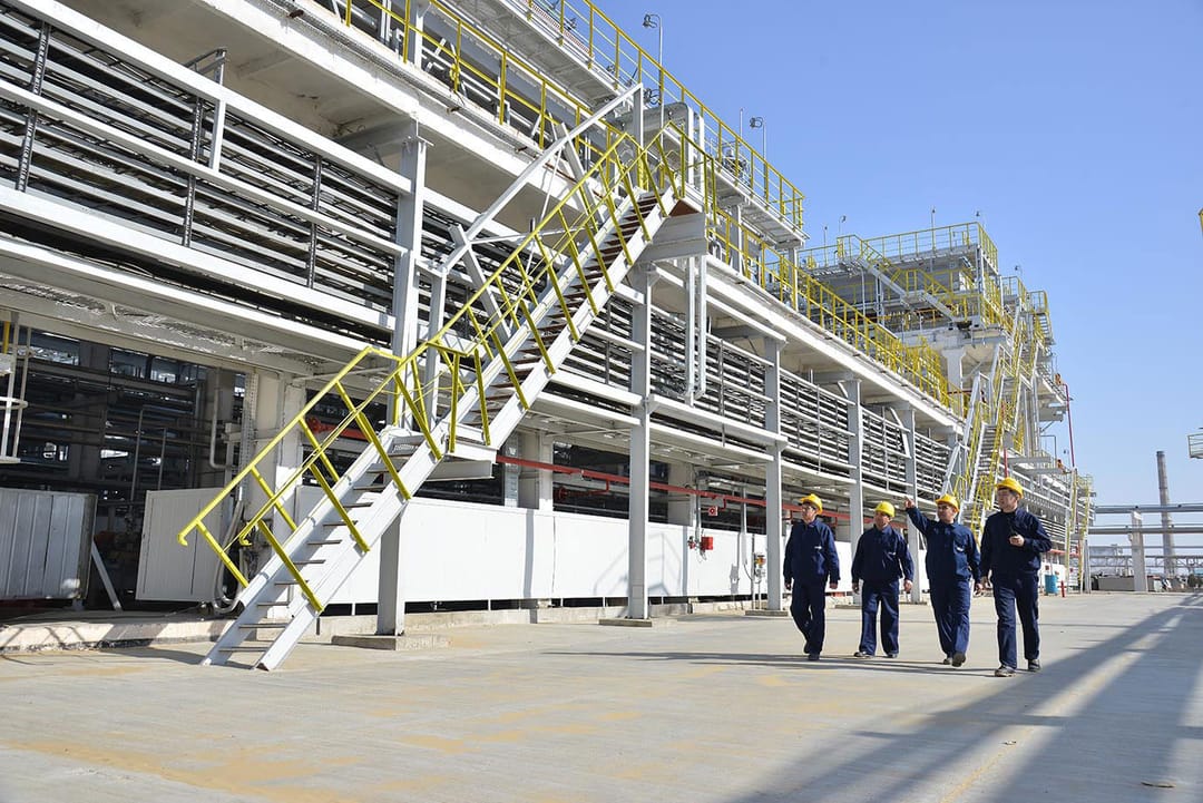 На востоке Туркменистана строят дом для семей работников нефтеперерабатывающего завода