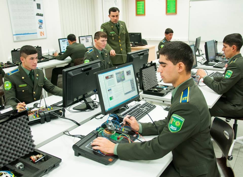 Президент Туркменистана утвердил Программы развития военных и правоохранительных органов на 2022-2028 годы