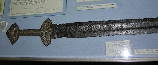 ХIХ asyra degişli gylyç tapyldy