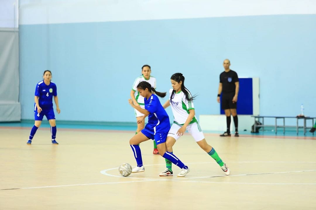 В чемпионате Туркменистана по футзалу среди женщин установилось двоевластие