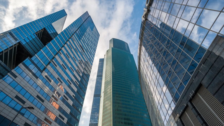 Saud Arabystanynda iki kilometrlik gökdirän gurlar