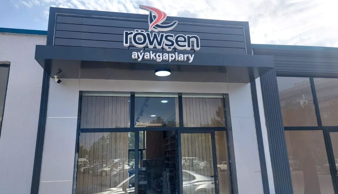 A new store of the shoe brand Röwşen aýakgaplary opened in Mary