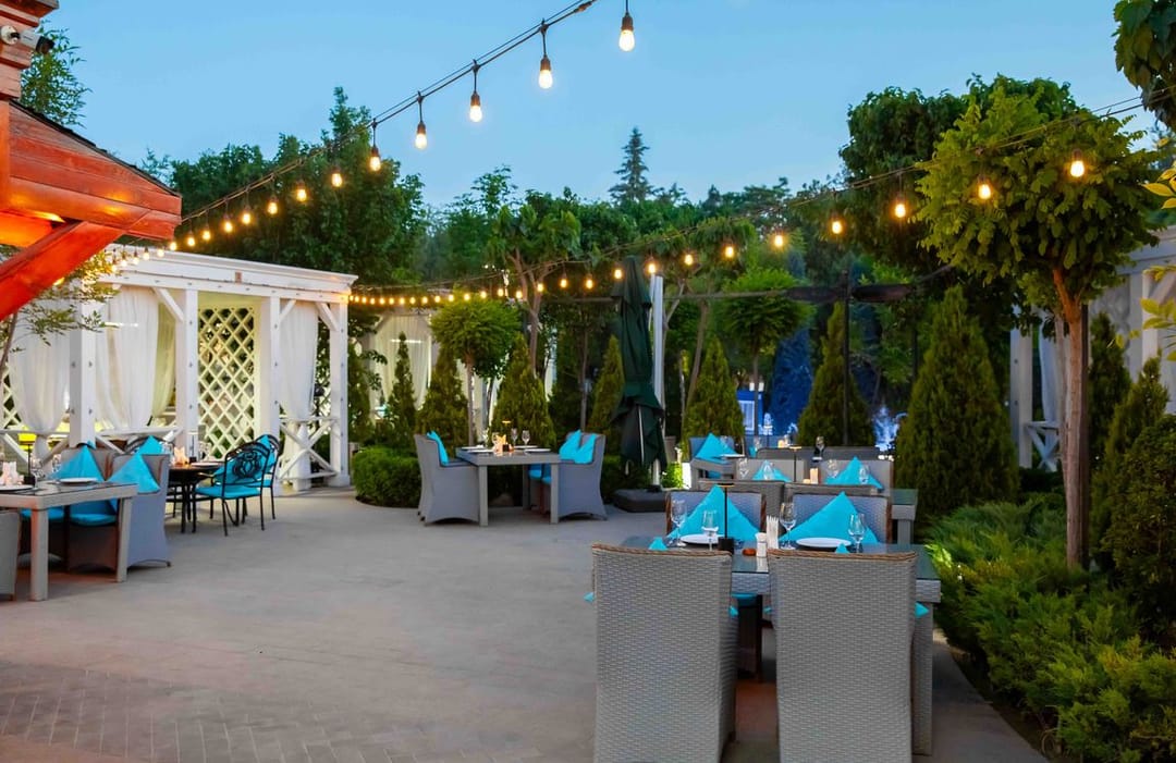 Altyn Paradise Garden: jadylaýjy tomusky agşamlar