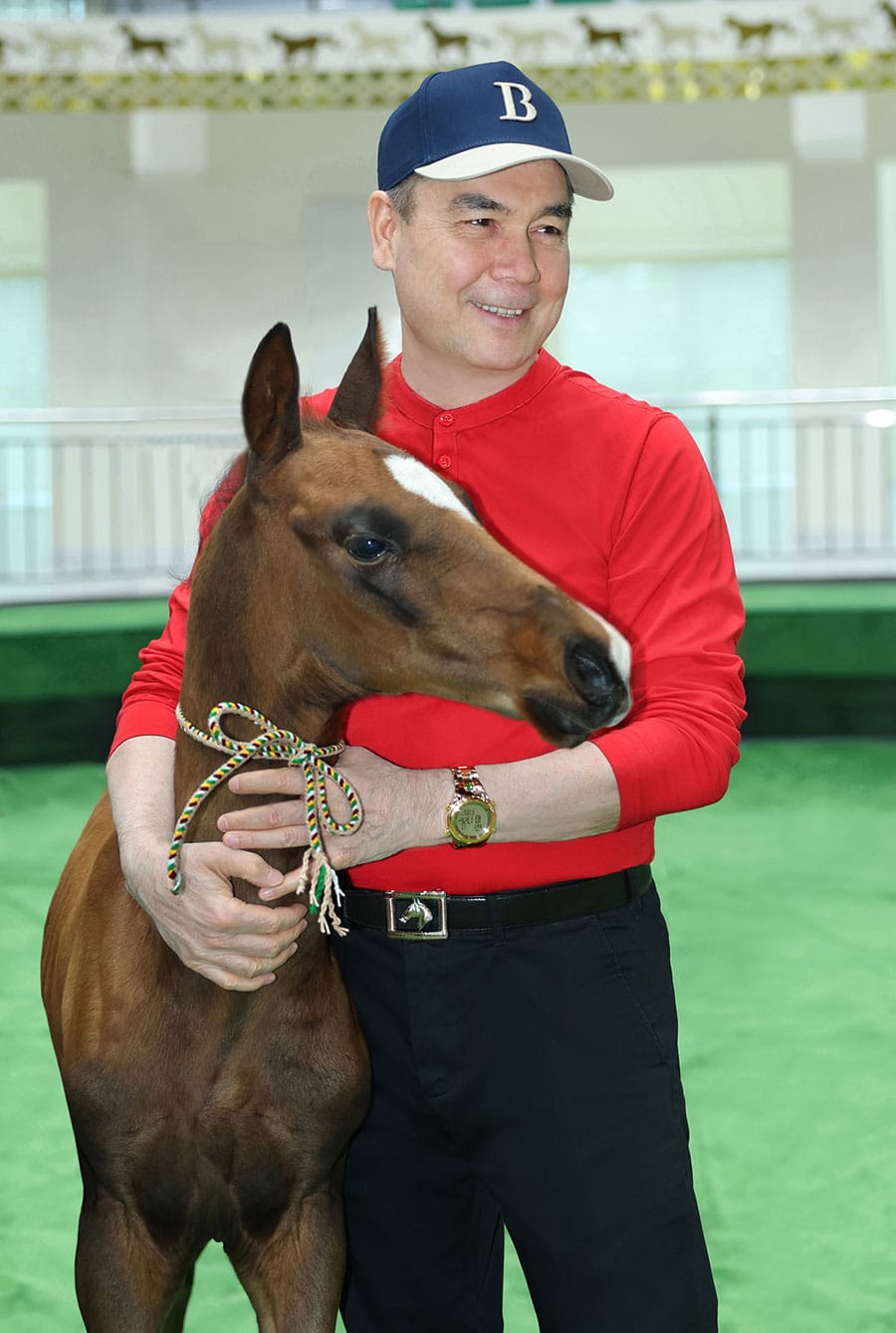 Gurbanguly Berdimuhamedow täze doglan taýa Magtymgulynyň 300 ýyllygy mynasybetli Şahyr adyny dakdy