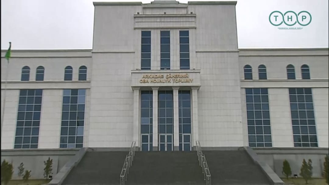 Гурбангулы Бердымухамедов осмотрел сельскохозяйственный комплекс города Аркадаг