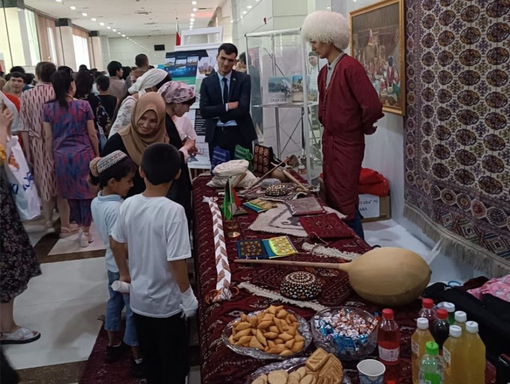 Täjigistanda Arkadag şäheri tanyşdyryldy