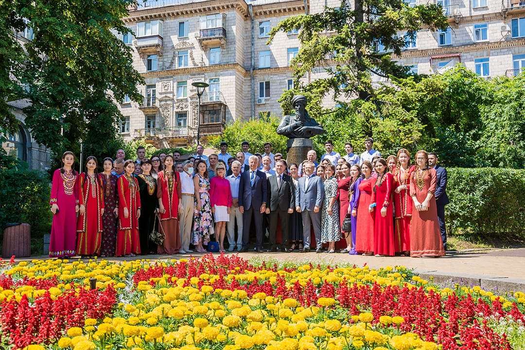 В Киеве прошло мероприятие в честь туркменского поэта-классика Махтумкули Фраги