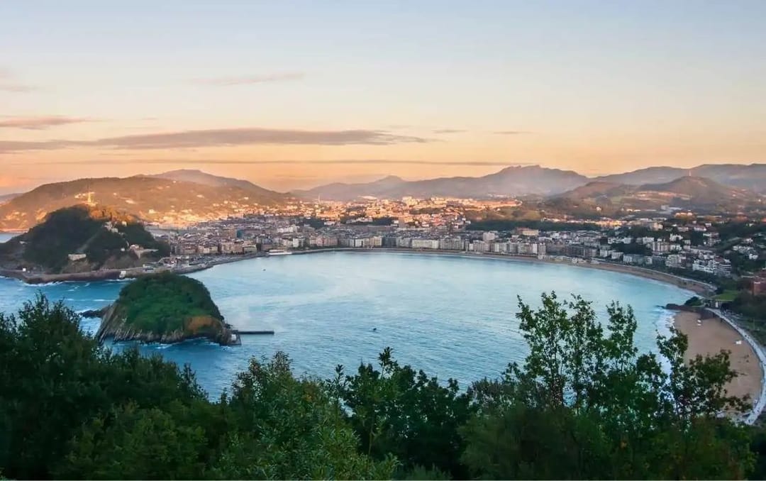 Жители испанского Сан-Себастьяна протестуют против проведения ЧМ-2030 в их городе